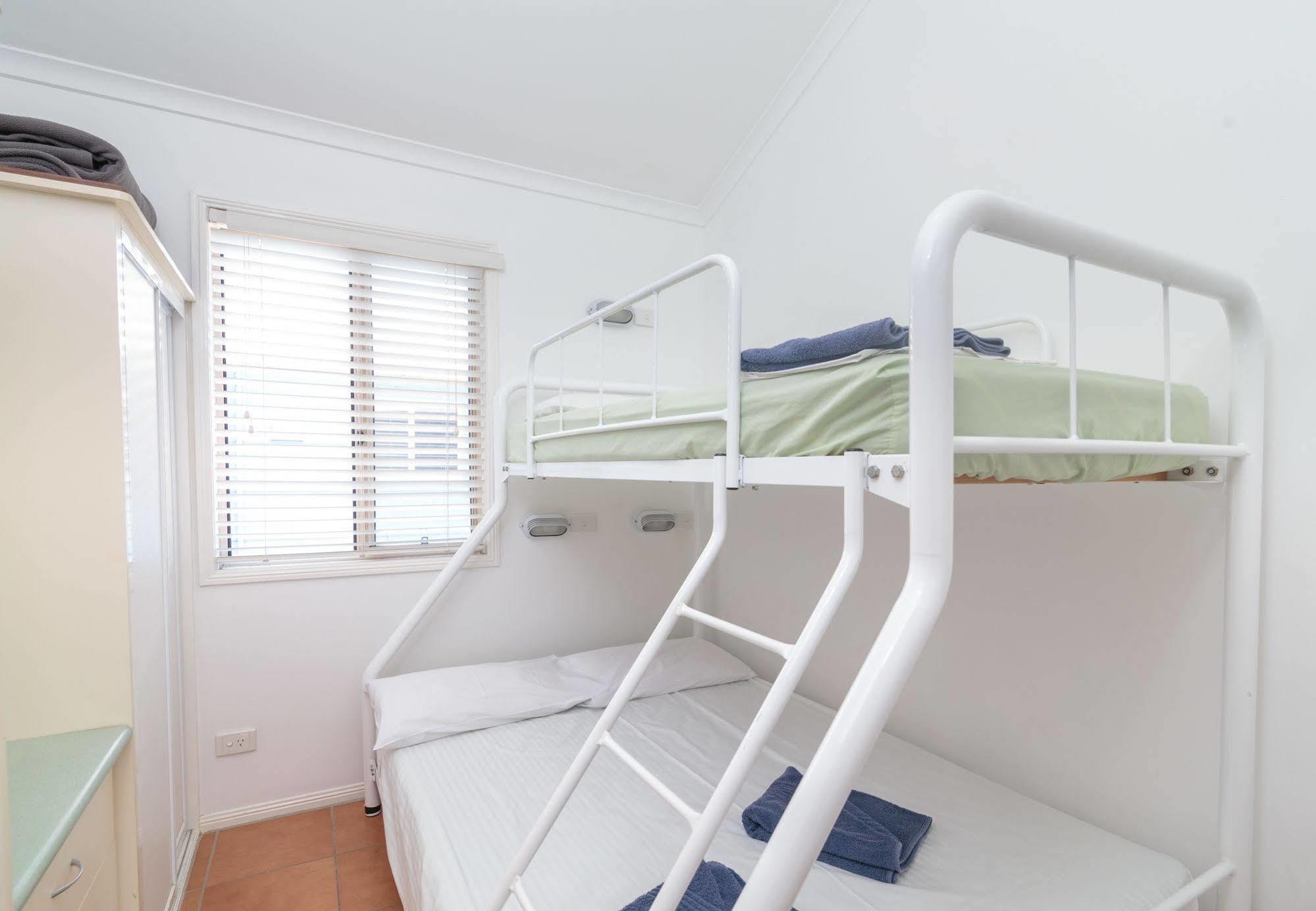 Maroochydore Cabins Hotel Екстериор снимка